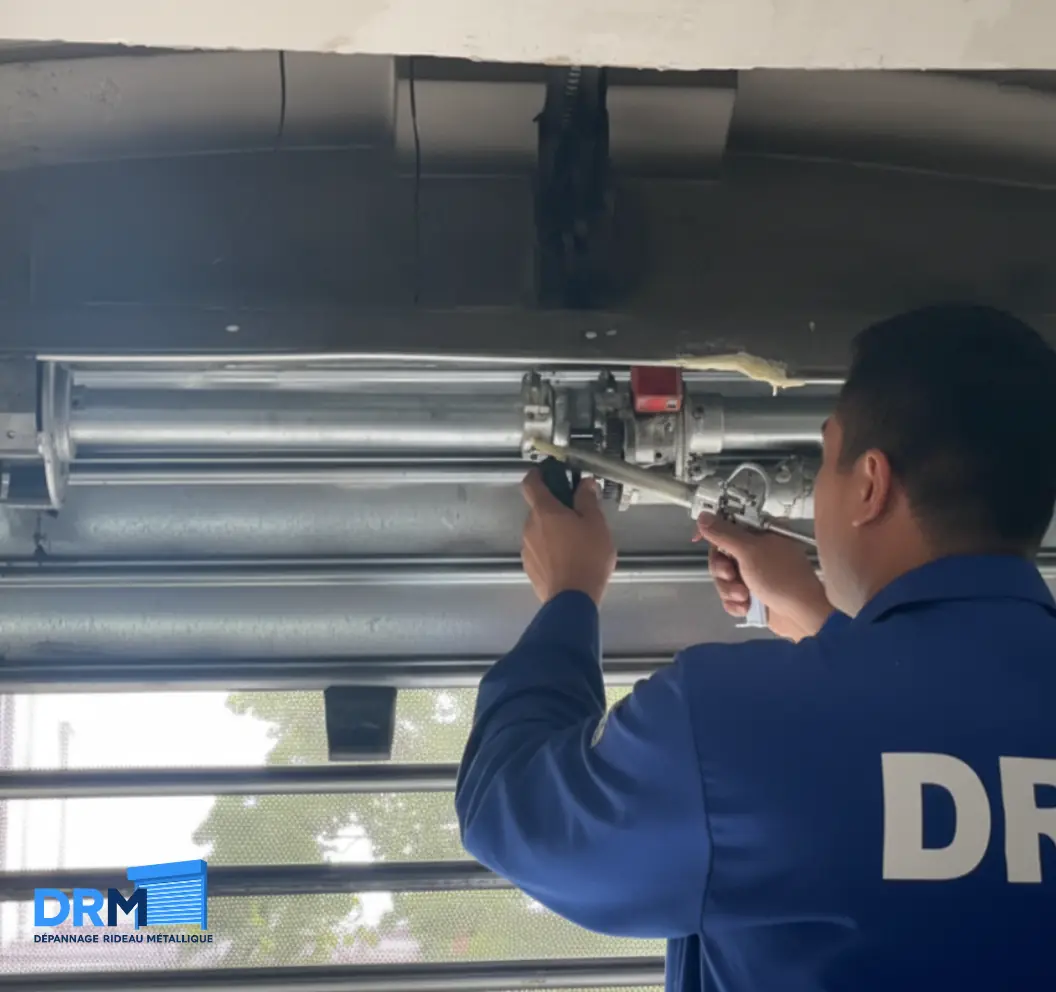 Entretien rideau métallique - DRM Entretien rideau métallique - Contrat d'entretien préventif réalisé par notre structure locale pour garantir le bon fonctionnement de vos fermetures métalliques. - DRM